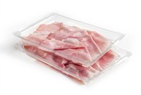 EVAL™ EVOH sorgt für erhöhte Sicherheit und Haltbarkeit von Produkten und verbessert die Effizienz von Verpackungen für Lebensmittel wie Fleisch, Nudeln oder Käse. (Quelle: Kuraray)